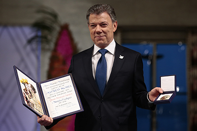Nobel Peace Prize laureate Colombian President Juan Manuel Santos poses with the medal and diploma during the award ceremony of the Nobel Peace Prize on December 10, 2016 in Oslo, Norway. Colombian President Juan Manuel Santos was awarded this year's Nobel Peace Prize for his efforts to bring Colombia's more than 50-year-long civil war to an end. / AFP PHOTO / NTB SCANPIX / Haakon Mosvold Larsen / Norway OUT
